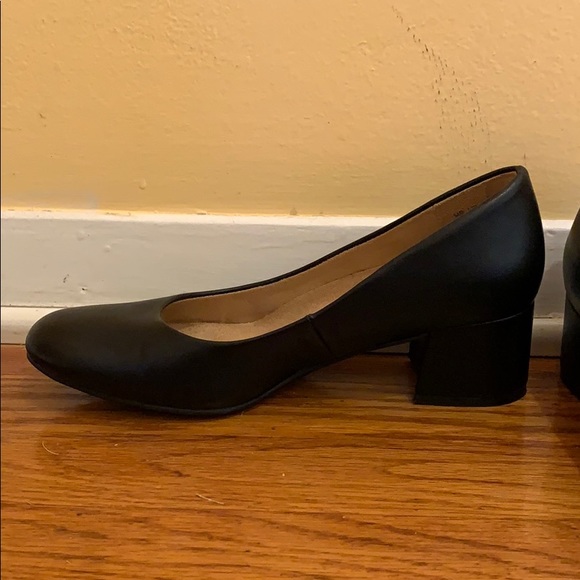 Nice work closed toed heels - Picture 2 of 4